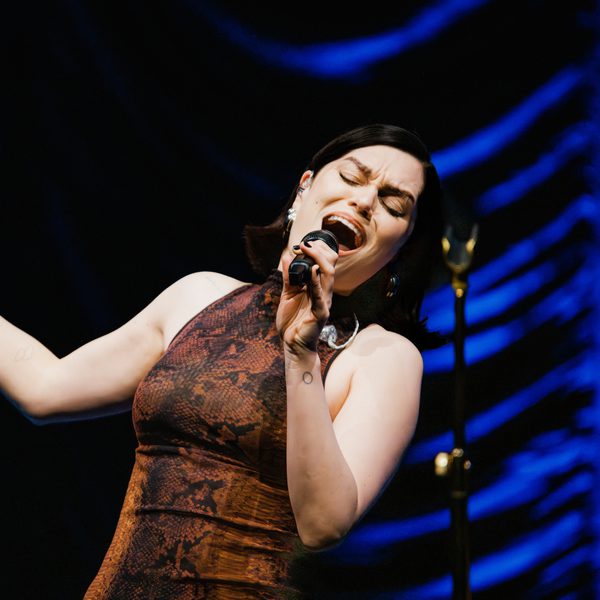 Jessie J singing with eyes closed