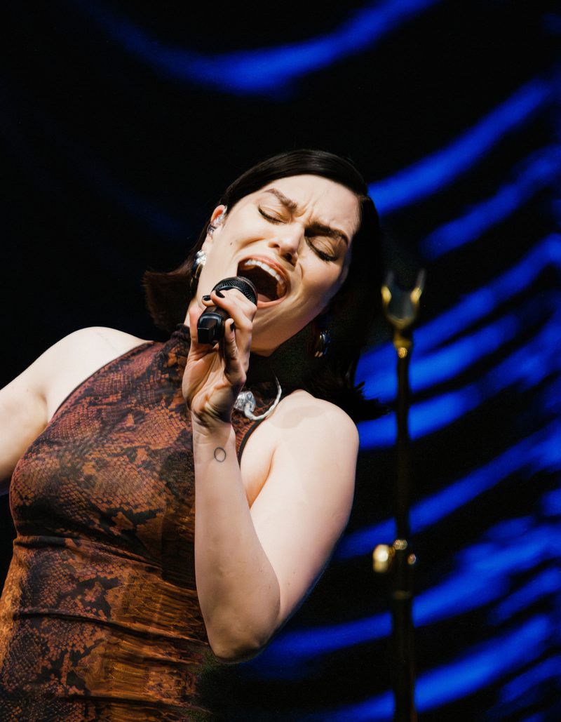 Jessie J singing with eyes closed