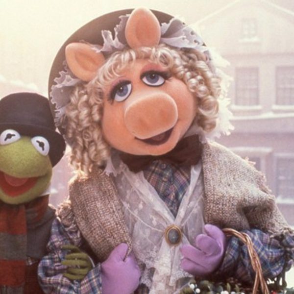 Miss Piggy, Kermit the frog and Robin the frog